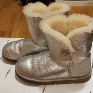 CUTE SLIVER UGGS